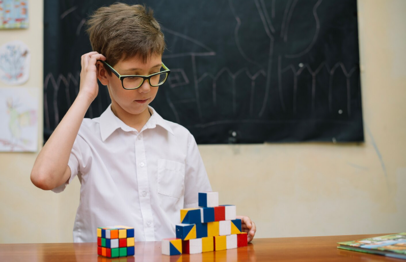 Normal bir okulda otistik çocuğun deneyim